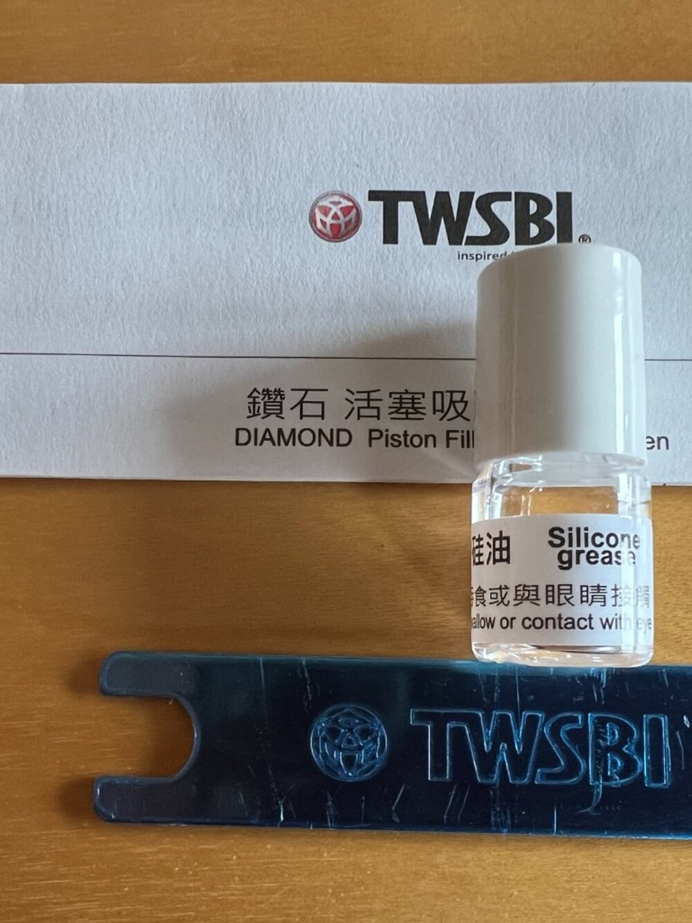 TWSBI Diamond 580 Aluminum Fountain Pen - F Nib - Clear - Picture 13 of 16